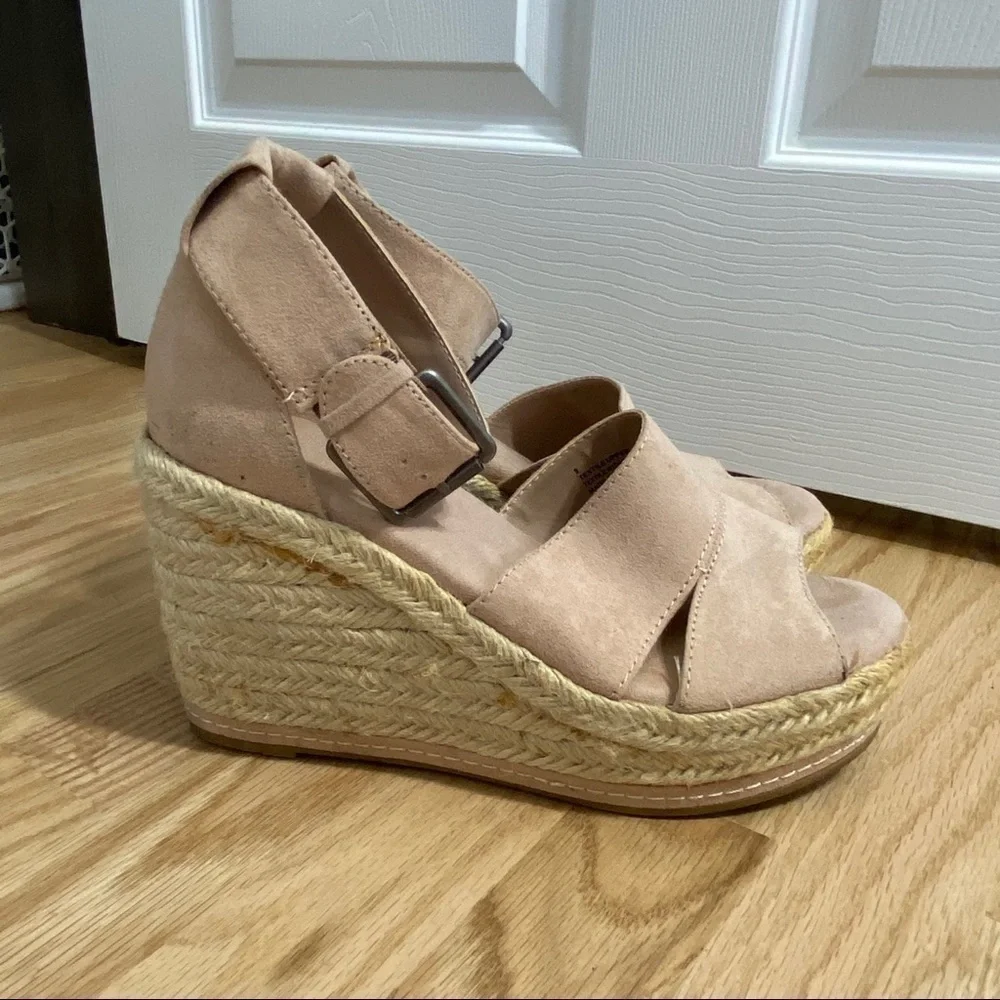 Universal Thread Pink Wedge Espadrille Sandals 8